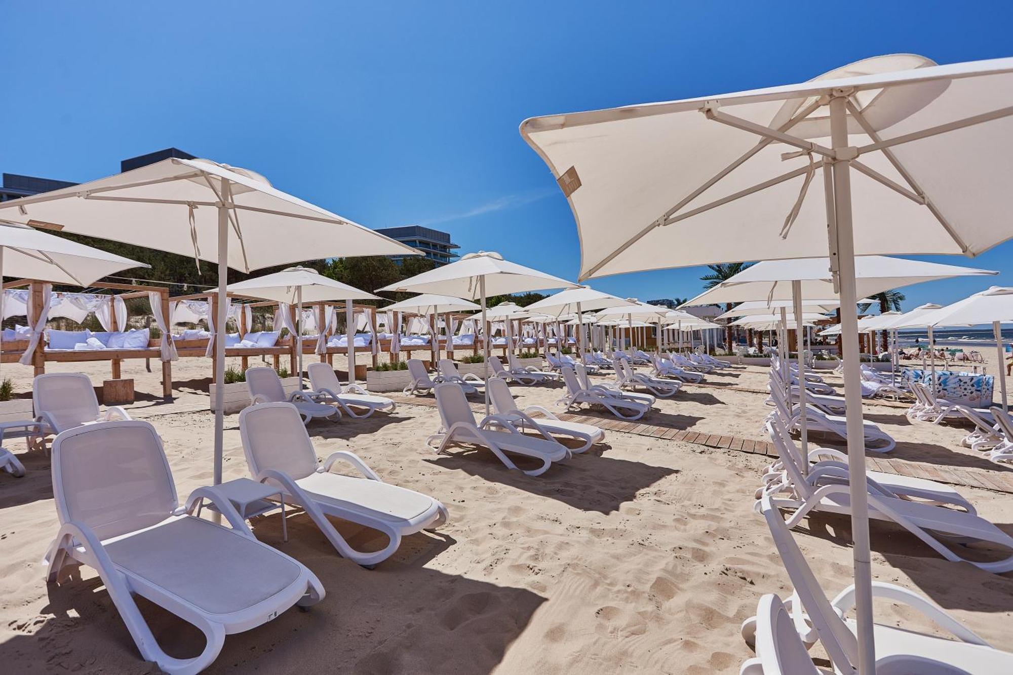 Wave Beachfront Family Apartment Miedzyzdroje Bagian luar foto