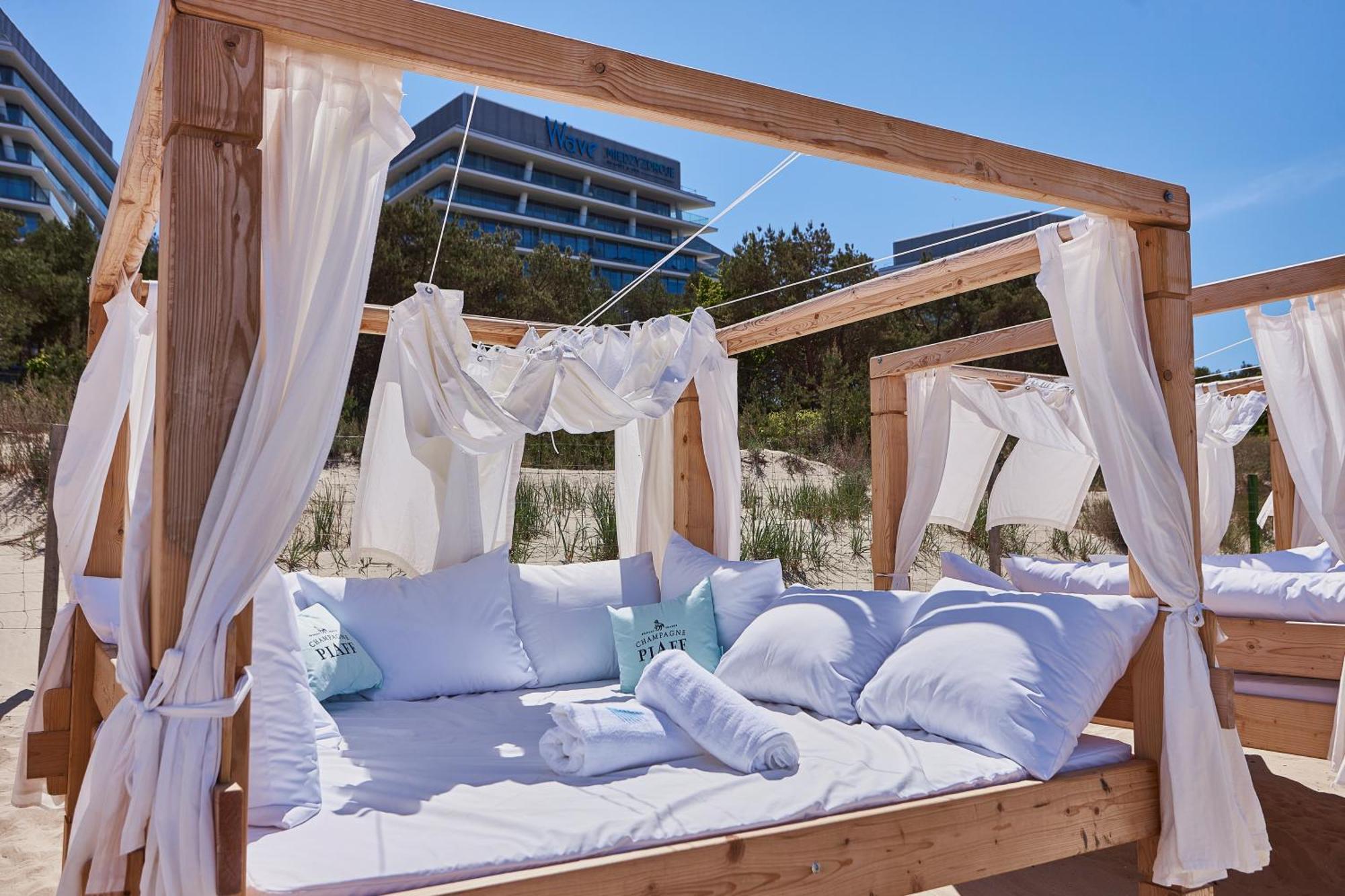 Wave Beachfront Family Apartment Miedzyzdroje Bagian luar foto