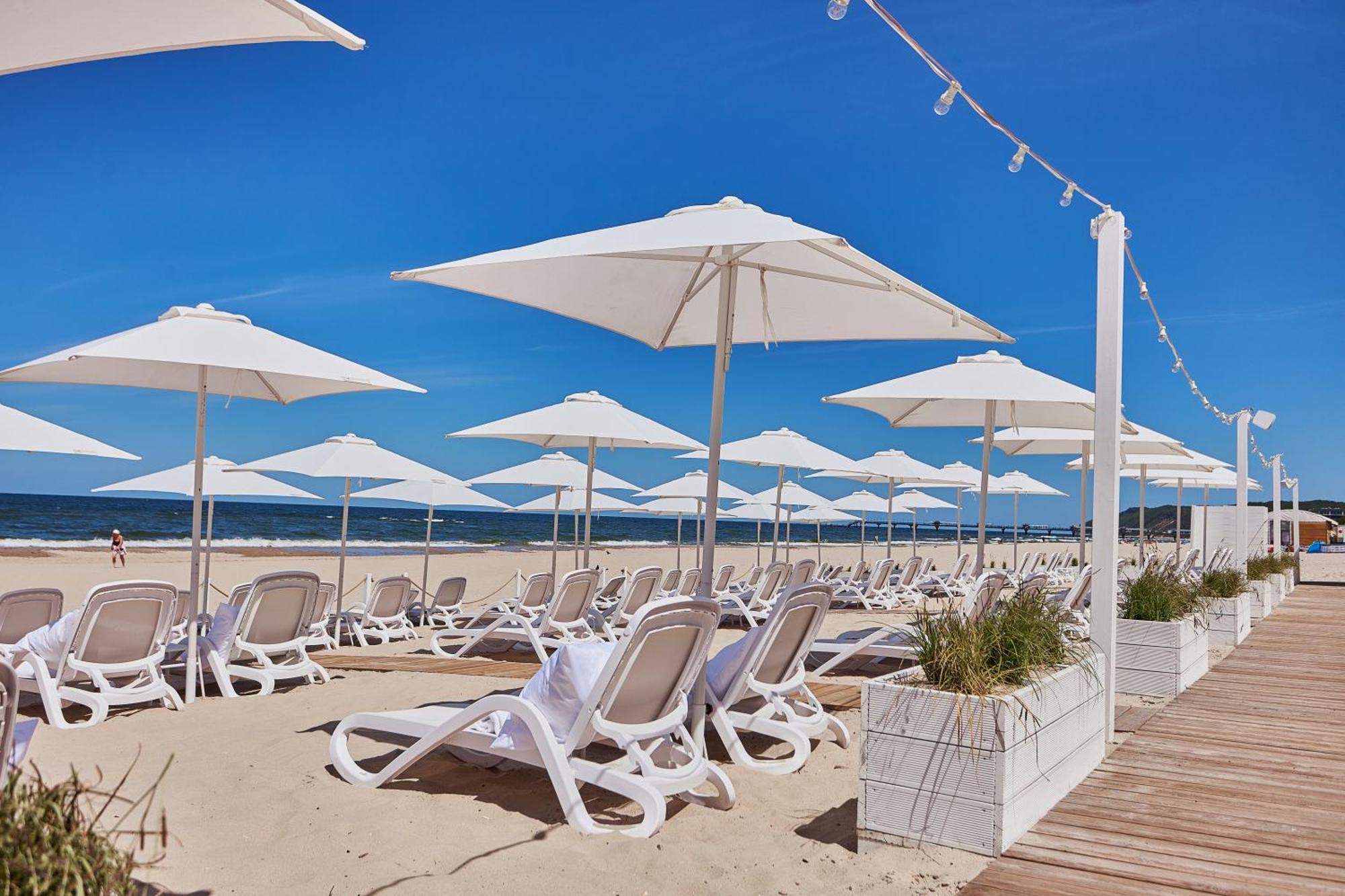 Wave Beachfront Family Apartment Miedzyzdroje Bagian luar foto